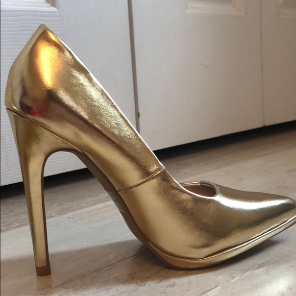 Gold heels! - Picture 3 of 3
